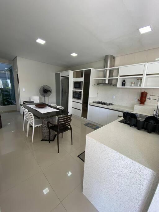 Ampla Casa C/ Piscina Em